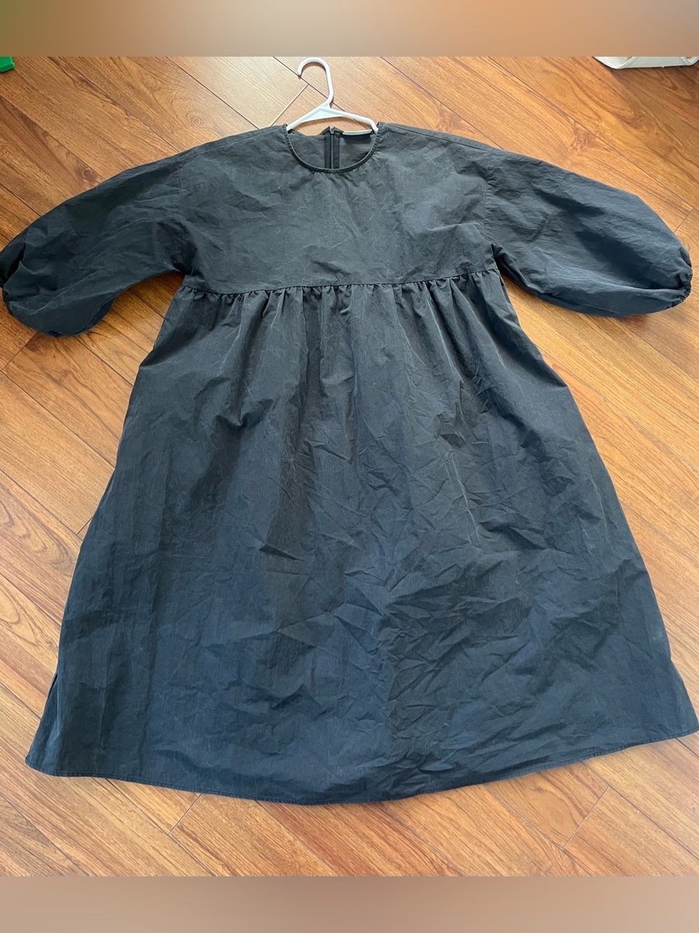 Scandinave brand Minimum Black Puff Minimalist long dress